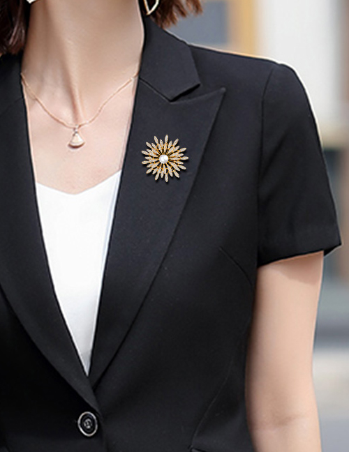 Fashion Gold Alloy Diamond Pearl Flower Brooch