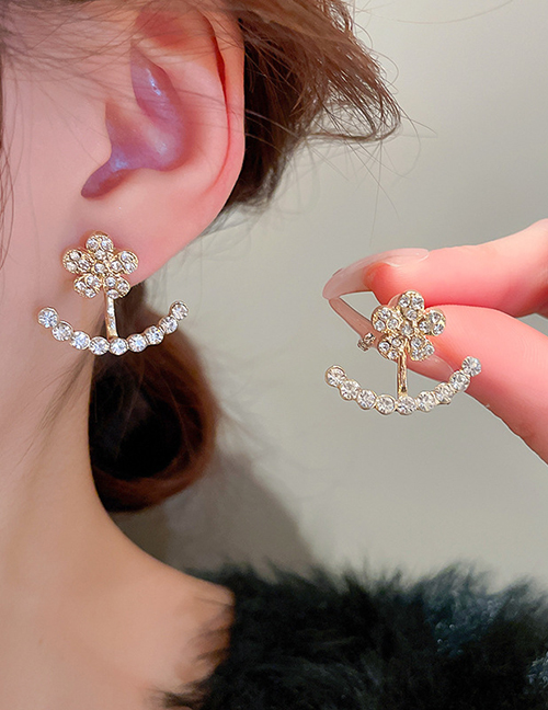 Fashion Golden Flowers (real Gold Electroplated Zircon) Copper And Diamond Flower Curved Stud Earrings