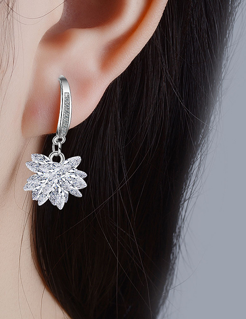 Fashion Platinum Plated Copper Copper And Diamond Ice Flower Earrings