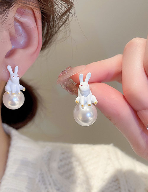 Fashion White Geometric Rabbit Pearl Stud Earrings