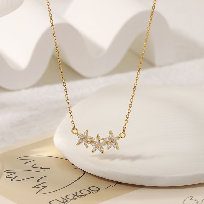 Fashion Gold Stainless Steel Gold Plated Diamond Petal Necklace