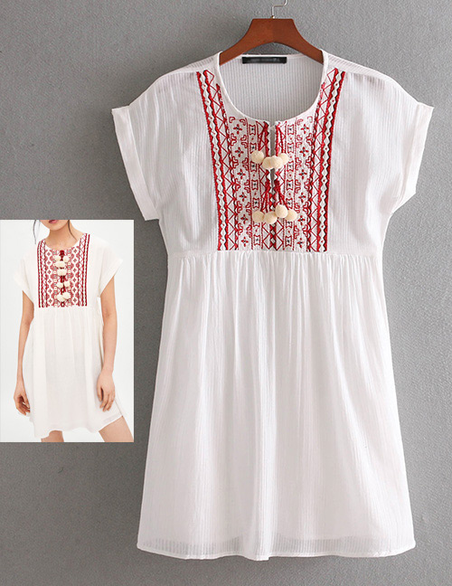 Fashion White Embroidery Design Round Neckline Dress