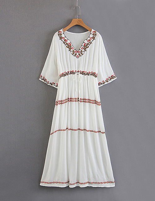 Fashion White V Neckline Design Flower Pattern Decorated Dress